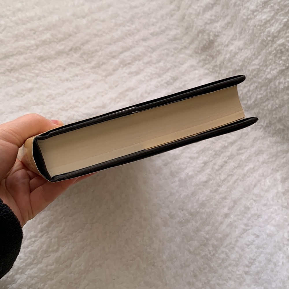 Collector’s Edition copy of Colleen Hoover’s novel Verity - Picture 2 of 12